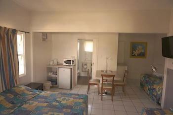 Marlin Motel - Sunshine Coast Tourism 3
