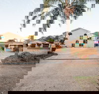 Jacaranda Place Motor Inn - Sunshine Coast Tourism