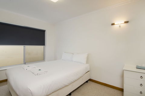 The Commodore - Holiday Sunshine Coast 1