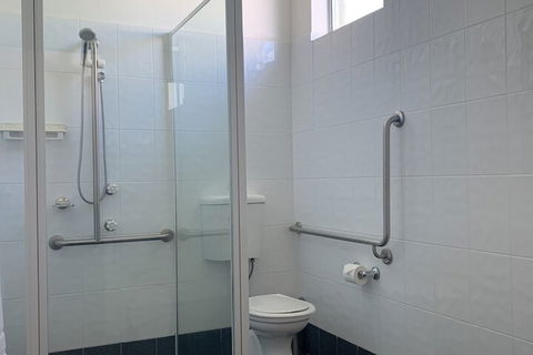 Ashton Motel - Sunshine Coast Tourism 4