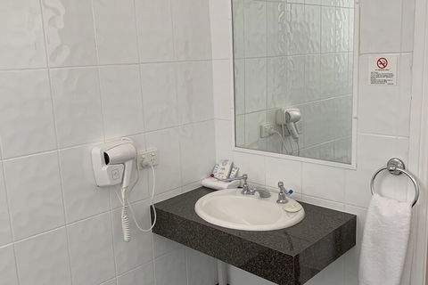 Ashton Motel - Sunshine Coast Tourism 7