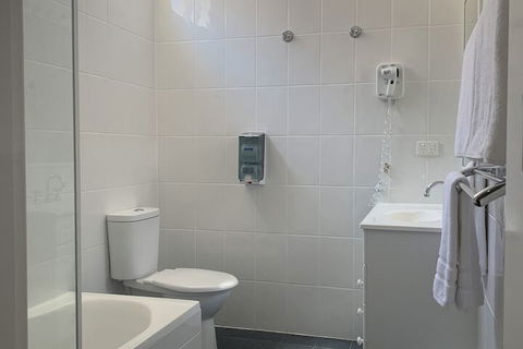 Ashton Motel - Sunshine Coast Tourism 3