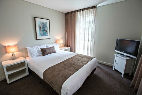 Adelaide DressCircle Apartments North Terrace - Holiday Sunshine Coast 4