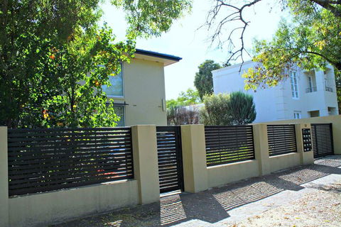 Adelaide DressCircle Apartments Childers Street - Holiday Sunshine Coast 5