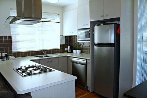 Adelaide DressCircle Apartments Childers Street - Holiday Sunshine Coast 3
