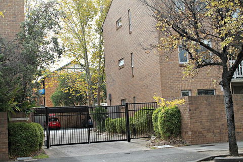Adelaide Dresscircle Apartments Archer Street - Holiday Sunshine Coast 4