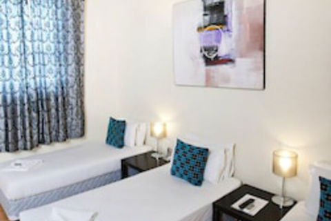 Ambassadors Hotel - Holiday Sunshine Coast 5