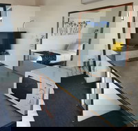 Budget on the Lake - Holiday Sunshine Coast