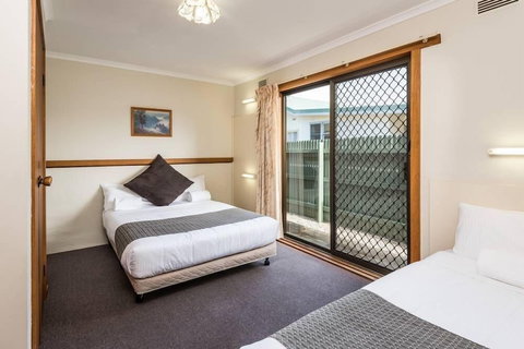 Lakes Jakaranda Holiday Units - Holiday Sunshine Coast 5