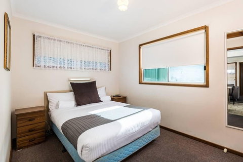 Lakes Jakaranda Holiday Units - Holiday Sunshine Coast 6
