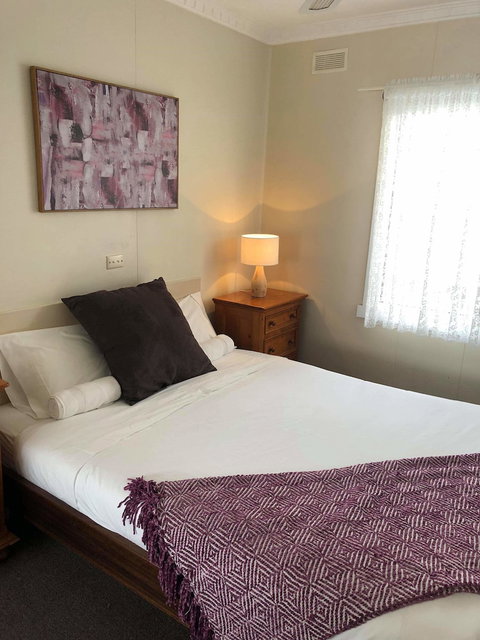 Lakes Jakaranda Holiday Units - Holiday Sunshine Coast 1