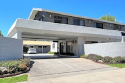 Albury Garden Court Motel - Holiday Sunshine Coast 0