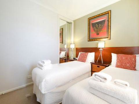 BOUTIQUE STAYS Sandyside Sandringham Villa Units - Sunshine Coast Tourism 1