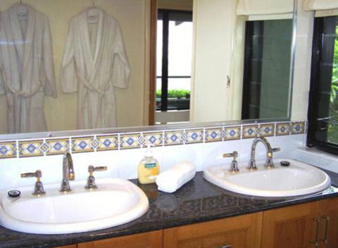 At Remingtons Private Cottages & Lodge - Holiday Sunshine Coast 2