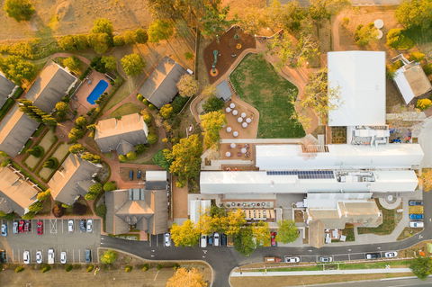 Camden Valley Inn - Holiday Sunshine Coast 1