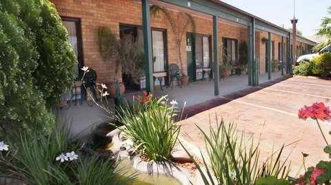 Ningana Motel - Sunshine Coast Tourism 3