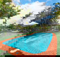 Moby Dick Waterfront Resort Motel - Holiday Sunshine Coast