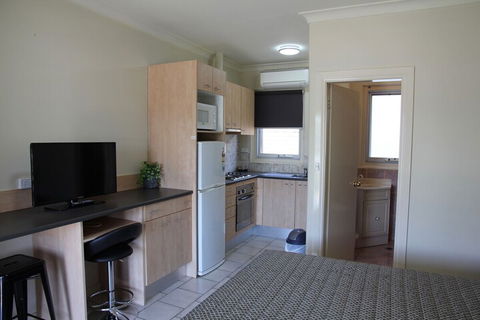 Tumut Apartments - Sunshine Coast Tourism 1
