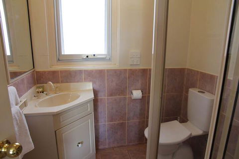 Tumut Apartments - Sunshine Coast Tourism 7