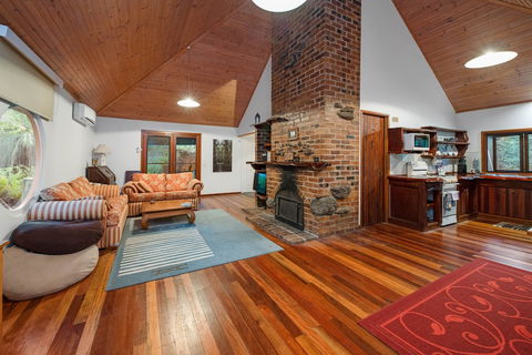 Hunchy Hideaway - Holiday Sunshine Coast 3