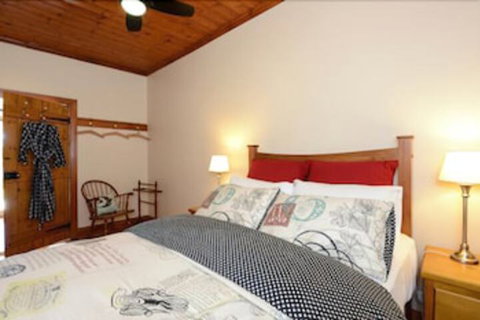 Trafalgar Premium Vintage Suites - Holiday Sunshine Coast 1