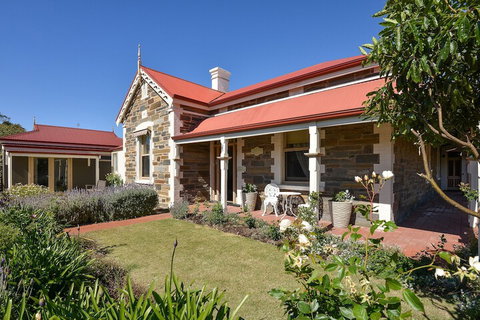 Trafalgar Premium Vintage Suites - Holiday Sunshine Coast 5