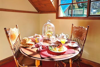 Mary Card's Coach House - Sunshine Coast Tourism 4