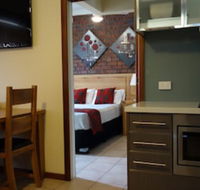 Glenelg Gateway Apartments - Sunshine Coast Tourism