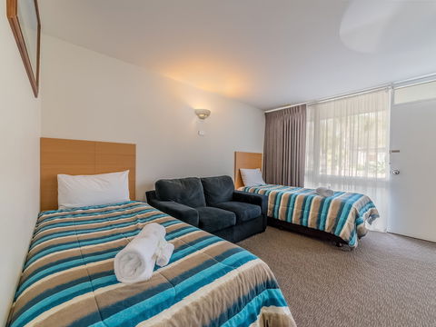 Seahorse Motel - Sunshine Coast Tourism 6