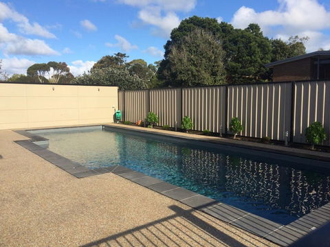 Seahorse Motel - Sunshine Coast Tourism 1