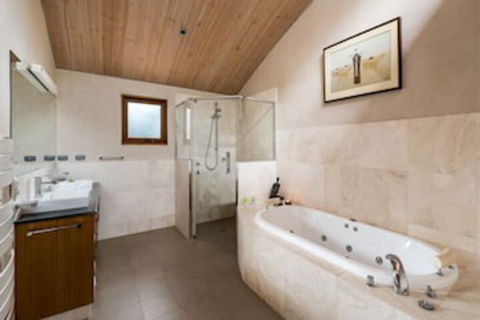 Aiyana Retreat - Holiday Sunshine Coast 0