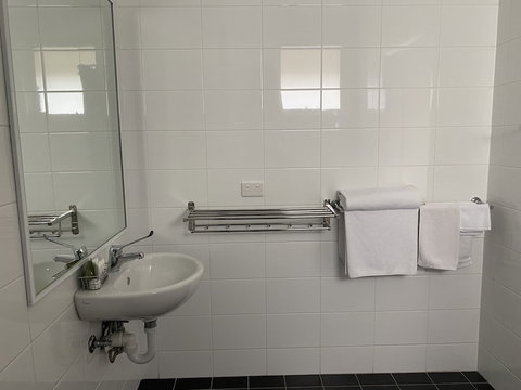 Bishop's Lodge Motor Inn - Sunshine Coast Tourism 2