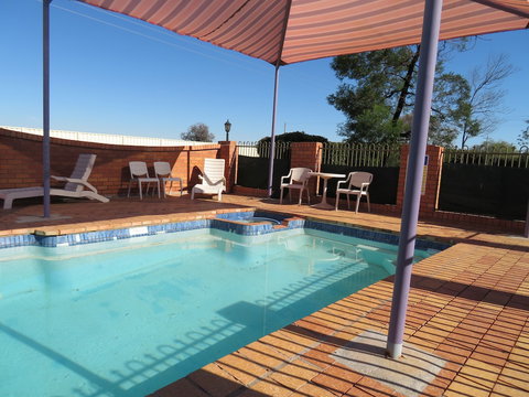 Bishop's Lodge Motor Inn - Sunshine Coast Tourism 0
