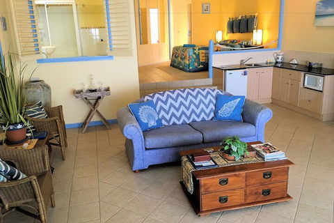Al Mare Beachfront Retreat - Holiday Sunshine Coast 6