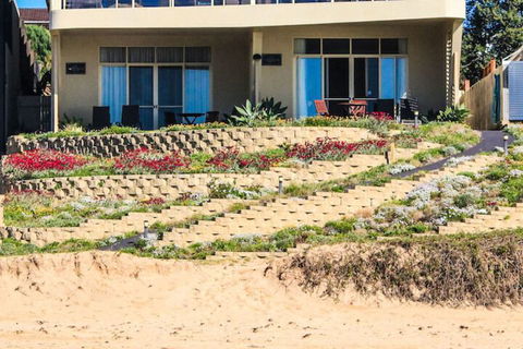Al Mare Beachfront Retreat - Holiday Sunshine Coast 1
