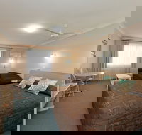 Abraham Lincoln Motel - Holiday Sunshine Coast