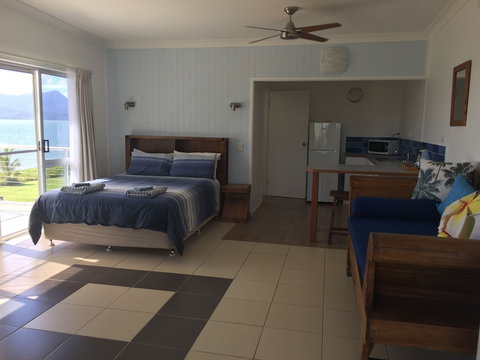 Cardwell Beachfront Motel - Holiday Sunshine Coast 6
