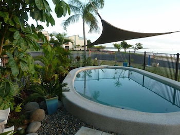 Cardwell Beachfront Motel - Holiday Sunshine Coast 0