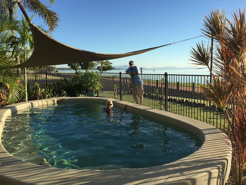 Cardwell Beachfront Motel - Holiday Sunshine Coast 1