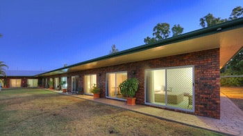 Heritage Lodge Motel - Sunshine Coast Tourism 2