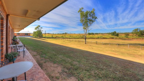 Heritage Lodge Motel - Sunshine Coast Tourism 1