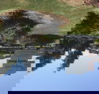 Hanging Rock Family Motel - Holiday Sunshine Coast