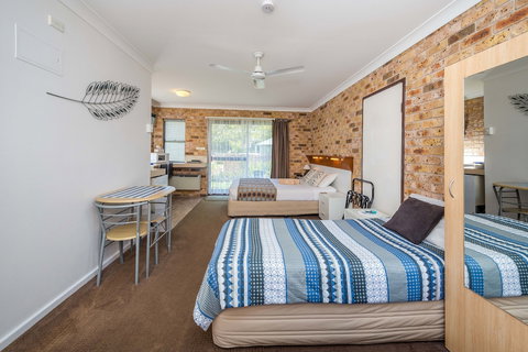 Lemon Tree Passage Motel - Sunshine Coast Tourism 4