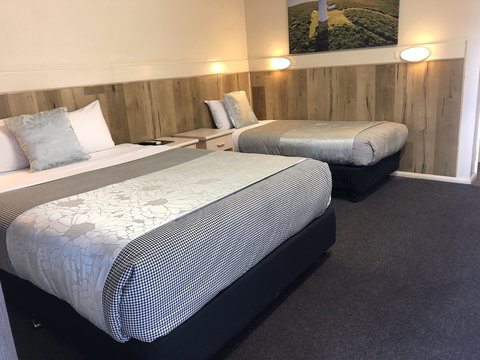 Wattle Tree Motel - Sunshine Coast Tourism 2