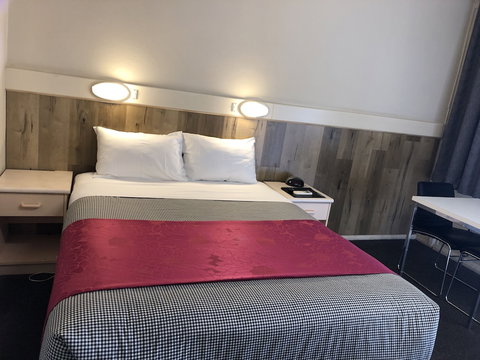 Wattle Tree Motel - Sunshine Coast Tourism 4