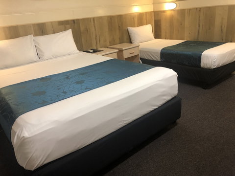 Wattle Tree Motel - Sunshine Coast Tourism 1