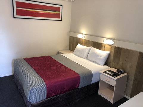 Wattle Tree Motel - Sunshine Coast Tourism 5