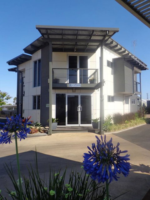 Smart Stayzzz Inns Clermont - Holiday Sunshine Coast 2