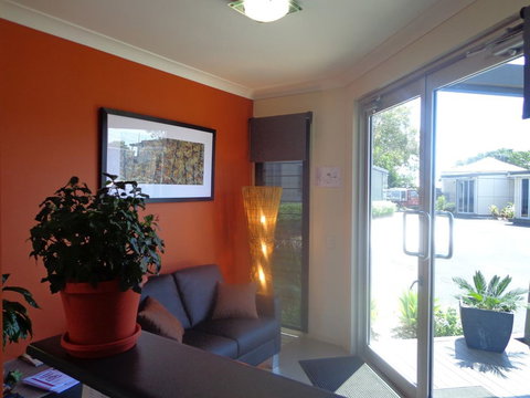 Smart Stayzzz Inns Clermont - Holiday Sunshine Coast 5