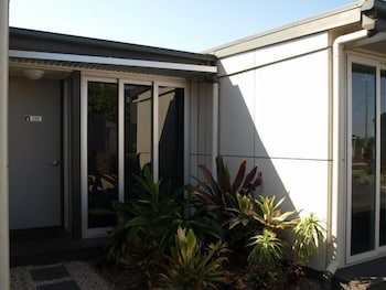 Smart Stayzzz Inns Clermont - Holiday Sunshine Coast 3